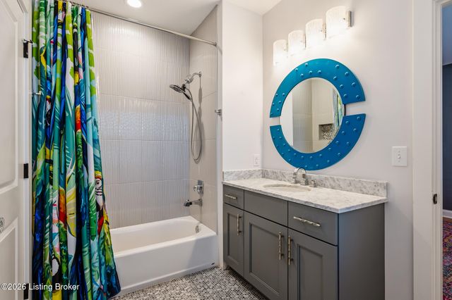 310 Kirkwood Glen Cir, Louisville, KY 40207