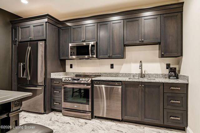 310 Kirkwood Glen Cir, Louisville, KY 40207