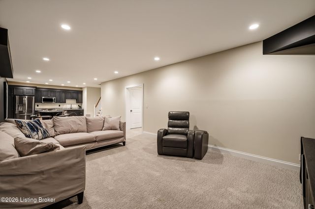 310 Kirkwood Glen Cir, Louisville, KY 40207