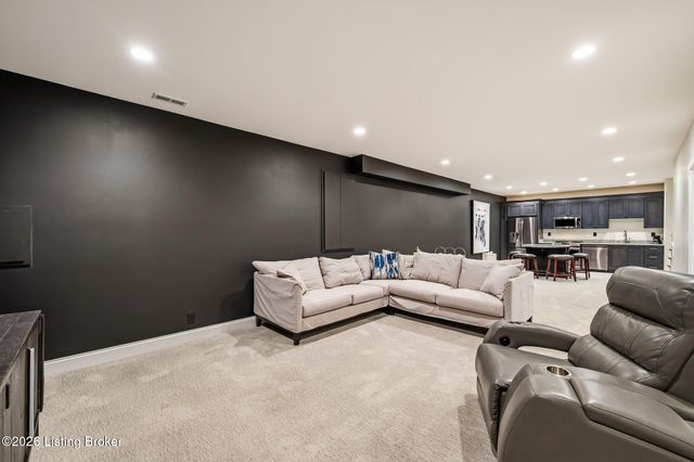 310 Kirkwood Glen Cir, Louisville, KY 40207
