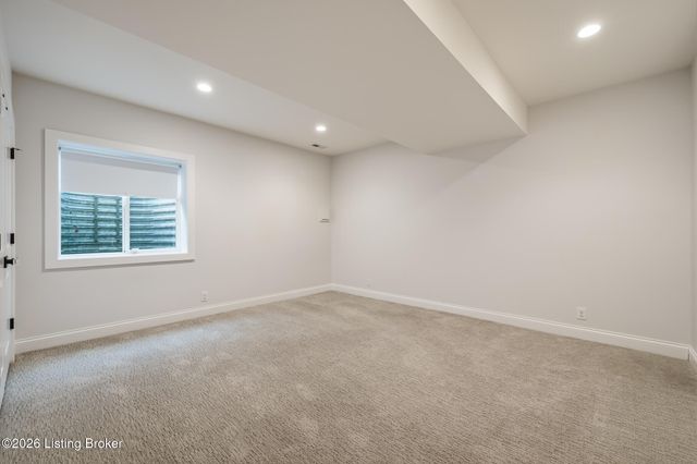 310 Kirkwood Glen Cir, Louisville, KY 40207