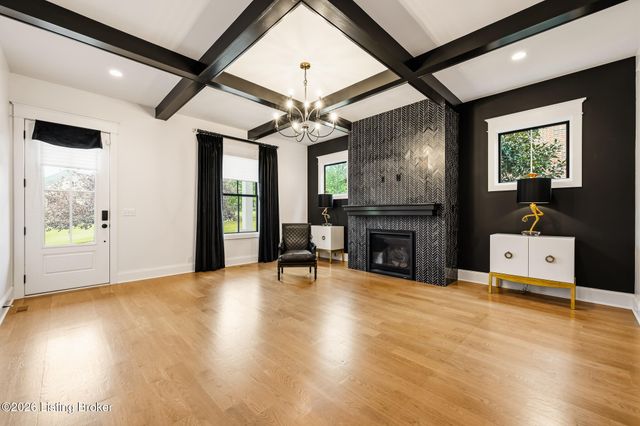 310 Kirkwood Glen Cir, Louisville, KY 40207
