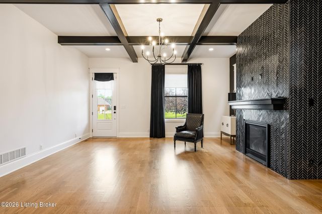 310 Kirkwood Glen Cir, Louisville, KY 40207