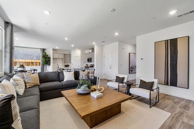 976 Deerhorn Drive W, Madera, CA 93636