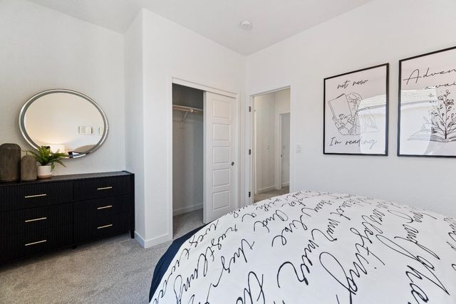 976 Deerhorn Drive W, Madera, CA 93636