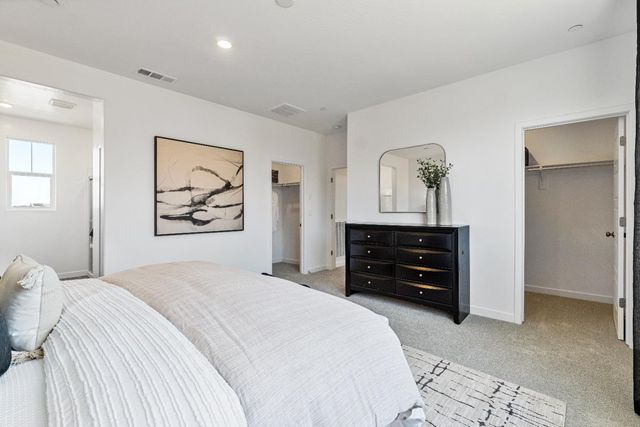 976 Deerhorn Drive W, Madera, CA 93636