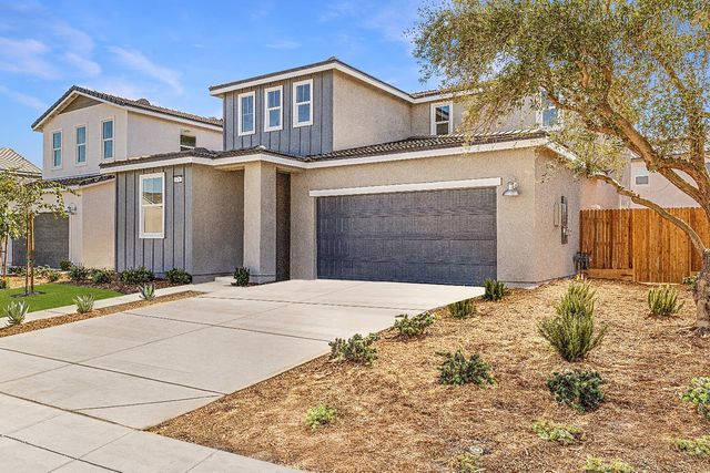 976 Deerhorn Drive W, Madera, CA 93636