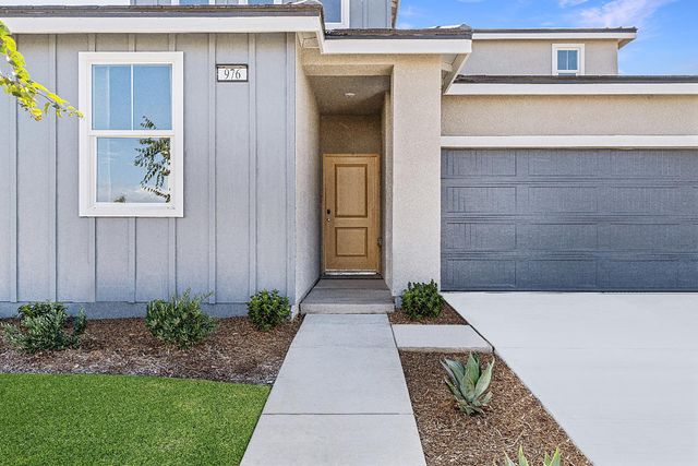 976 Deerhorn Drive W, Madera, CA 93636