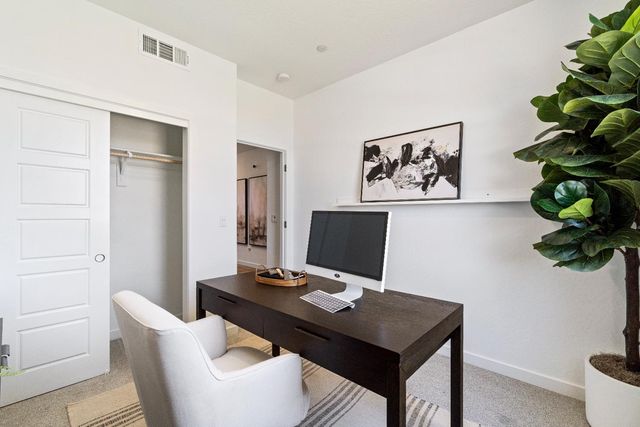 976 Deerhorn Drive W, Madera, CA 93636