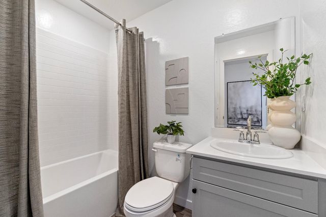 976 Deerhorn Drive W, Madera, CA 93636