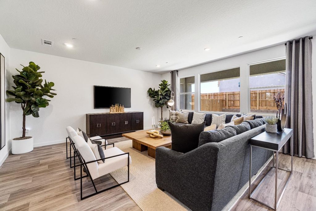 Image 10 of property listing at 976 Deerhorn Drive W, Madera, CA 93636