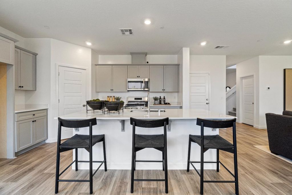 Image 17 of property listing at 976 Deerhorn Drive W, Madera, CA 93636