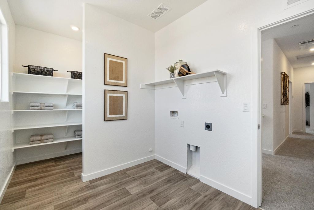 Image 26 of property listing at 976 Deerhorn Drive W, Madera, CA 93636