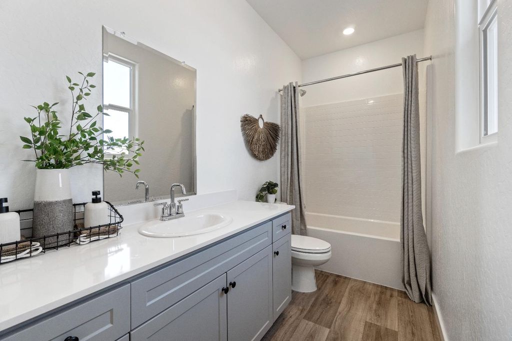 Image 27 of property listing at 976 Deerhorn Drive W, Madera, CA 93636