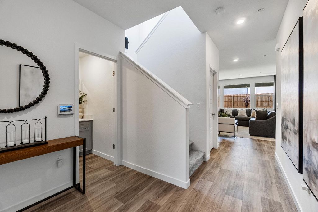 Image 5 of property listing at 976 Deerhorn Drive W, Madera, CA 93636