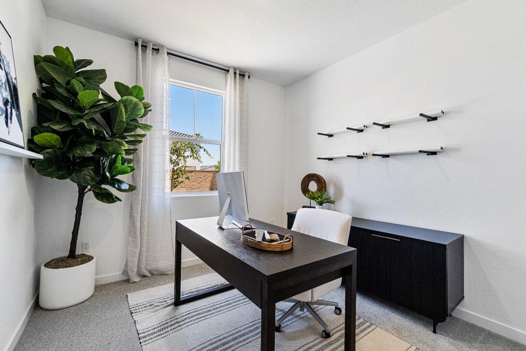 Image 7 of property listing at 976 Deerhorn Drive W, Madera, CA 93636