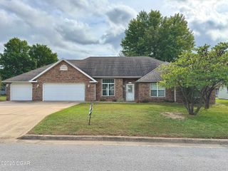 2203 Timbercrest Drive, Neosho, MO 64850