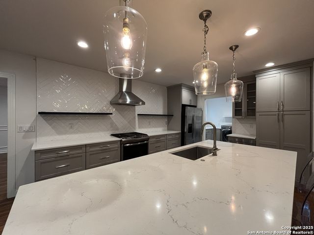 127 Larchmont Drive, San Antonio, TX 78209