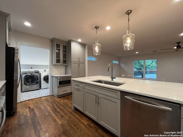 127 Larchmont Drive, San Antonio, TX 78209