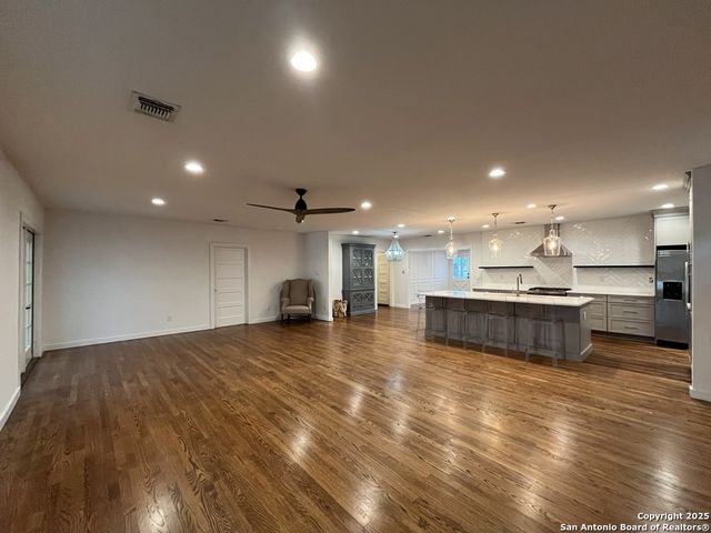 127 Larchmont Drive, San Antonio, TX 78209