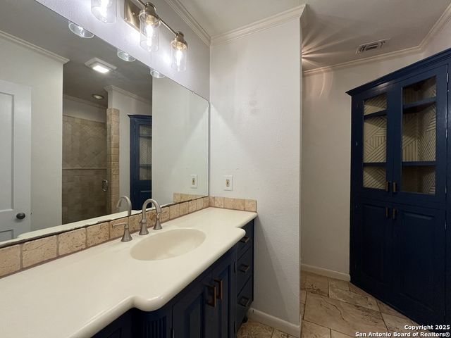 127 Larchmont Drive, San Antonio, TX 78209