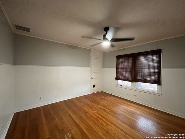 127 Larchmont Drive, San Antonio, TX 78209