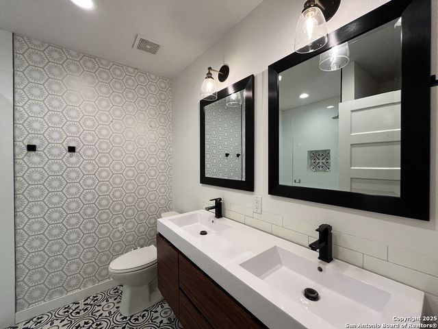 127 Larchmont Drive, San Antonio, TX 78209