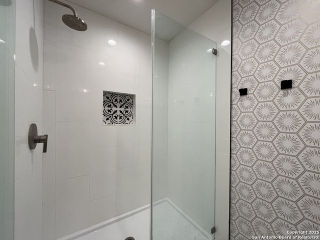 127 Larchmont Drive, San Antonio, TX 78209