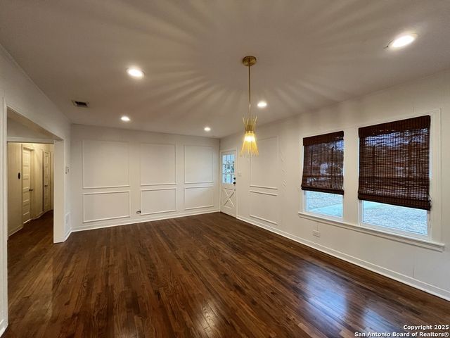 127 Larchmont Drive, San Antonio, TX 78209