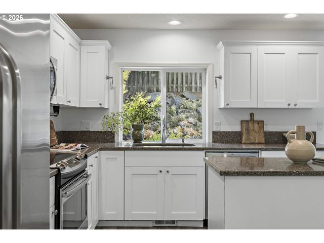 14955 Se STANHOPE Rd, Clackamas, OR 97015