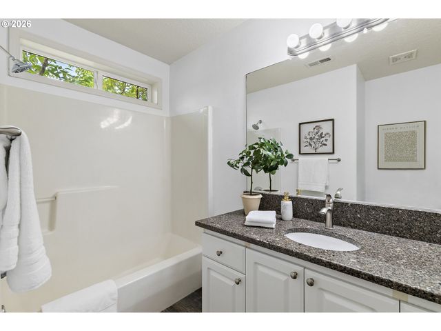 14955 Se STANHOPE Rd, Clackamas, OR 97015