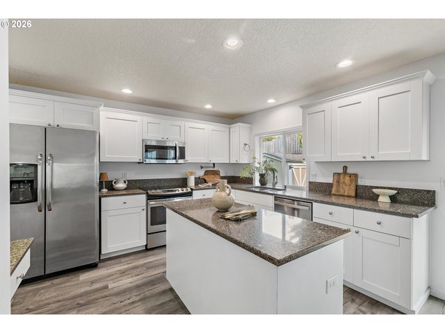 14955 Se STANHOPE Rd, Clackamas, OR 97015