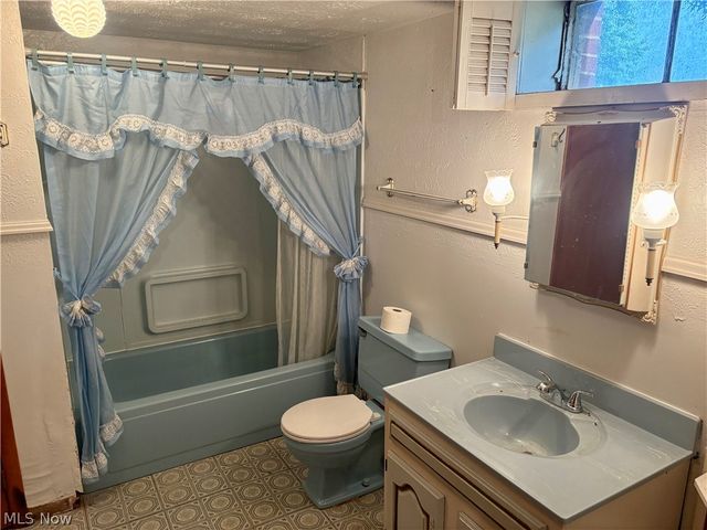 2023 Lake Washington Road, Washington, WV 26181