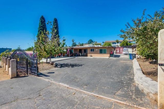 820 Frances Drive, Vista, CA 92084