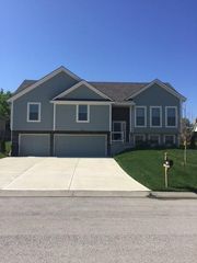 3808 SW McDanial Avenue, Blue Springs, MO 64015
