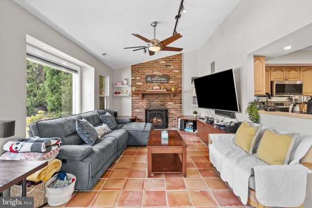 1 DEVONSHIRE CT, Mount Laurel, NJ 08054