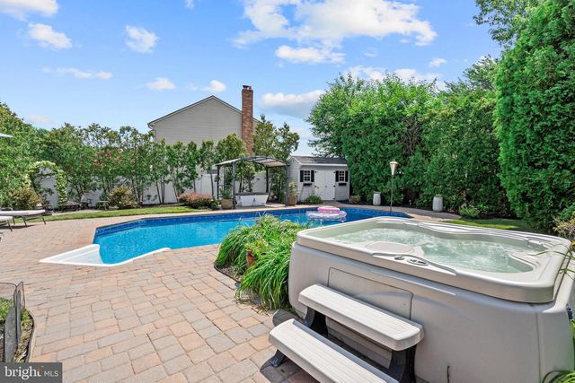 1 DEVONSHIRE CT, Mount Laurel, NJ 08054