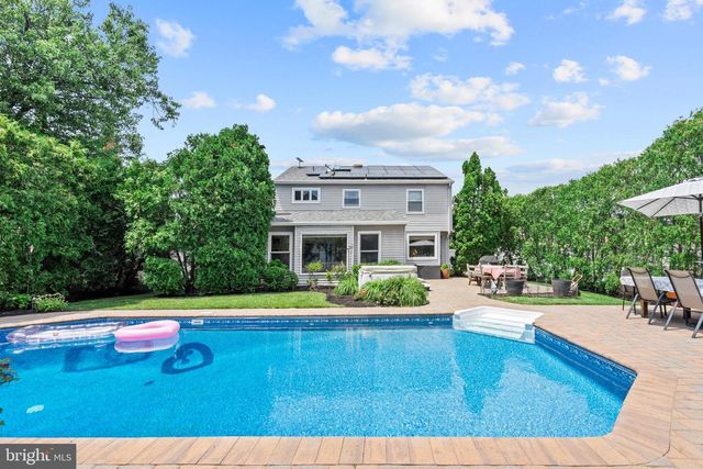 1 DEVONSHIRE CT, Mount Laurel, NJ 08054