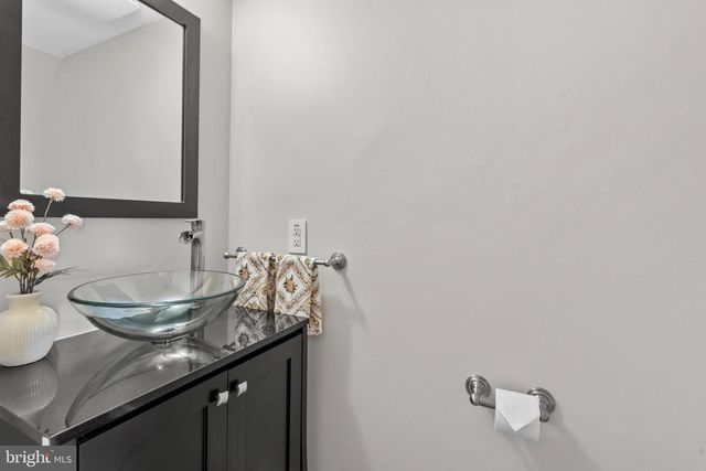 1 DEVONSHIRE CT, Mount Laurel, NJ 08054