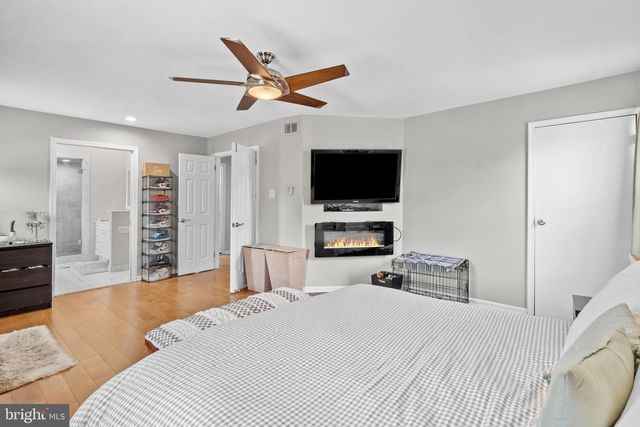 1 DEVONSHIRE CT, Mount Laurel, NJ 08054