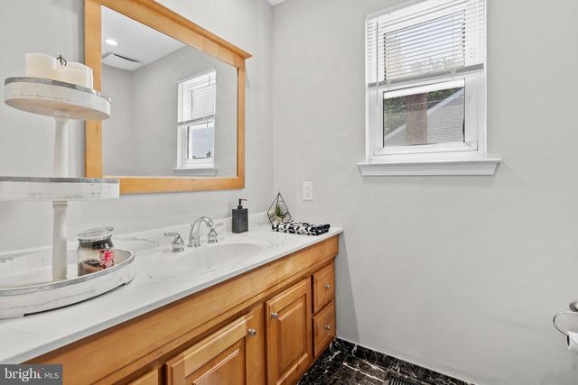 1 DEVONSHIRE CT, Mount Laurel, NJ 08054
