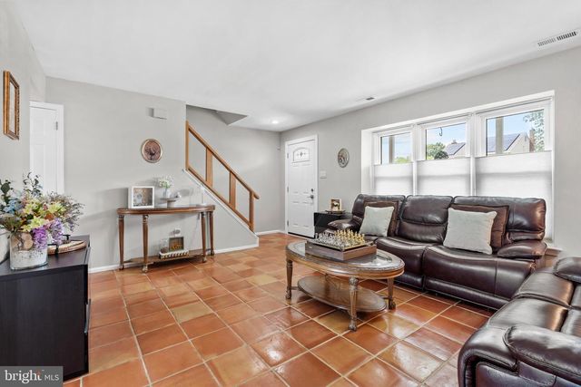 1 DEVONSHIRE CT, Mount Laurel, NJ 08054