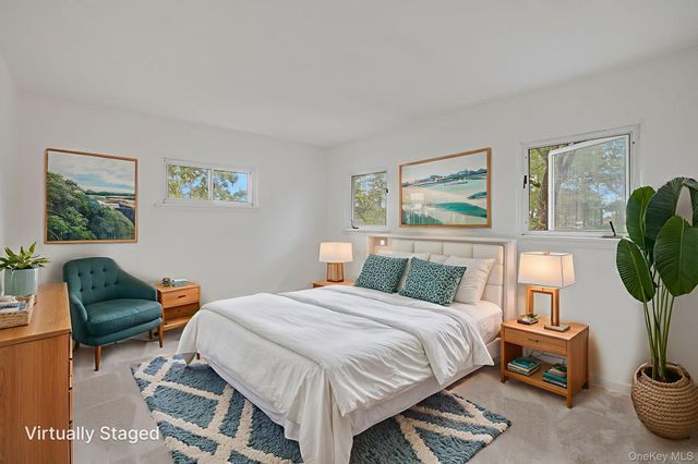 10 Elayne Court, Smithtown, NY 11787