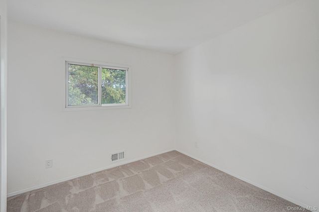 10 Elayne Court, Smithtown, NY 11787