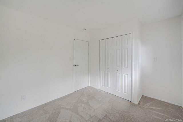 10 Elayne Court, Smithtown, NY 11787