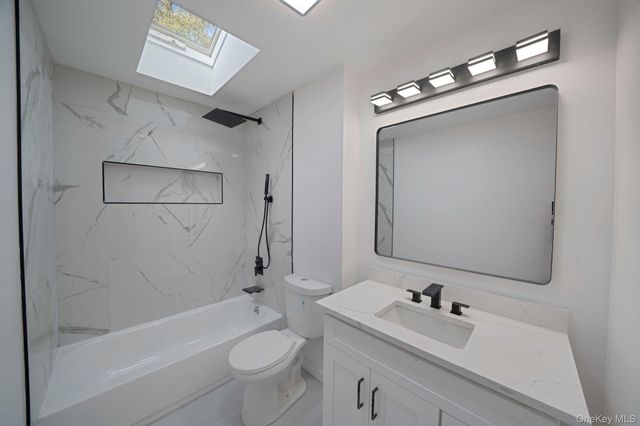 10 Elayne Court, Smithtown, NY 11787