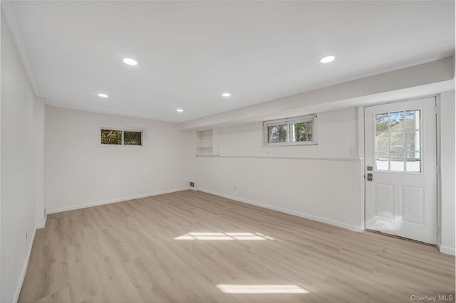 10 Elayne Court, Smithtown, NY 11787