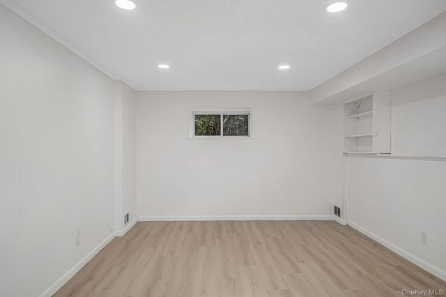 10 Elayne Court, Smithtown, NY 11787