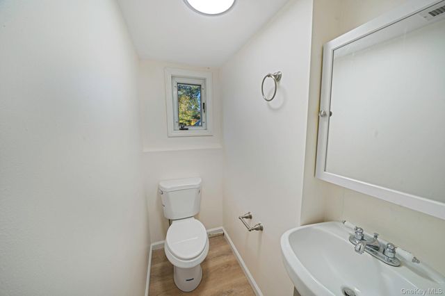 10 Elayne Court, Smithtown, NY 11787