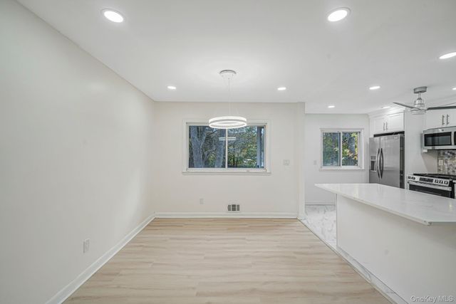 10 Elayne Court, Smithtown, NY 11787